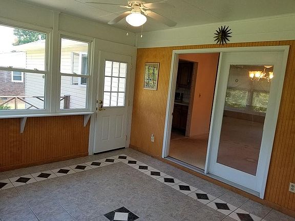 5th image of 206 Windsor Ct