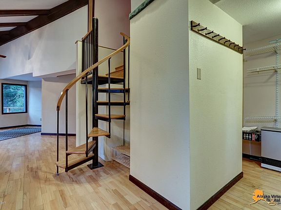 5th image of 144 Beirne St
