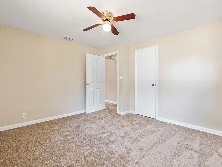 608 Missouri Ave — Photo 32