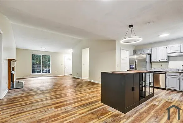 6211 Ward Rd — Photo 9