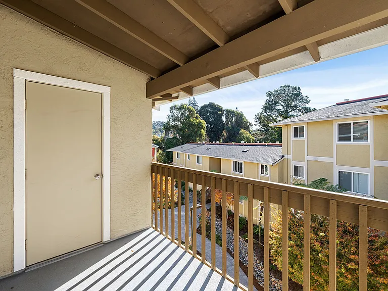Vista Creek Apartments — Photo 24