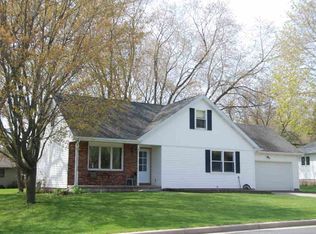 15 W Quarry St, Deerfield, WI 53531