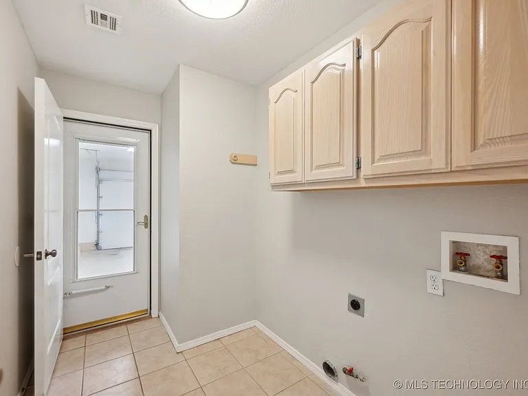 1504 S Desert Palm Ave — Photo 11