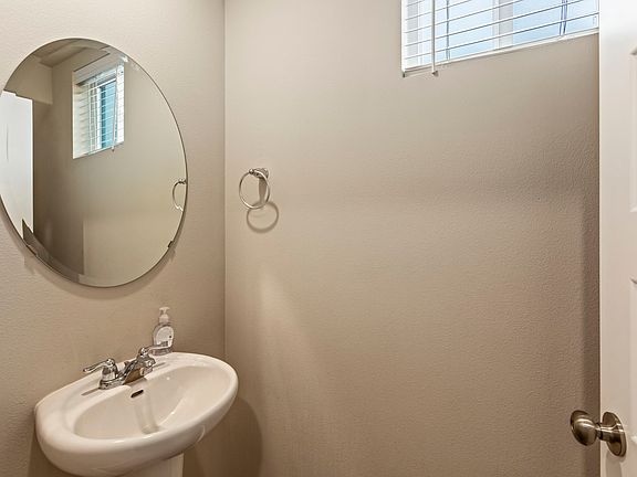 5th image of 3884 80th Ave NE