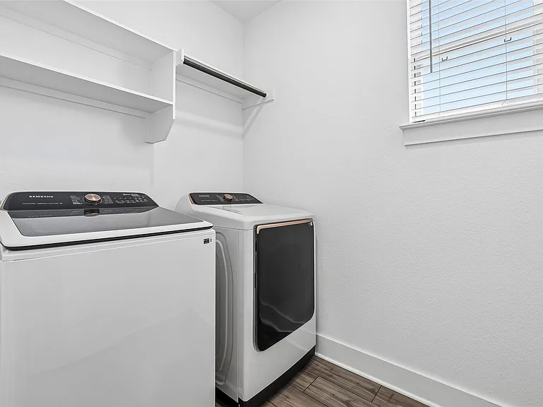 155 Sycamore Pines Ln — Photo 32