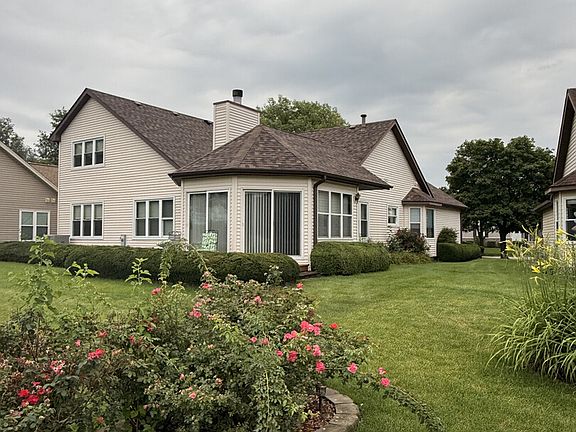 3rd image of 21070 W Hazelnut Ln