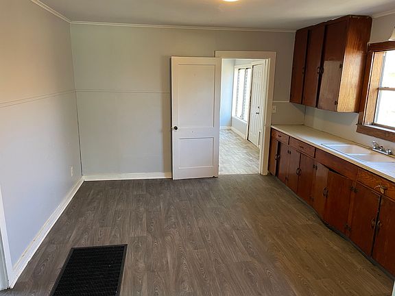 4th image of 3848 Doris St