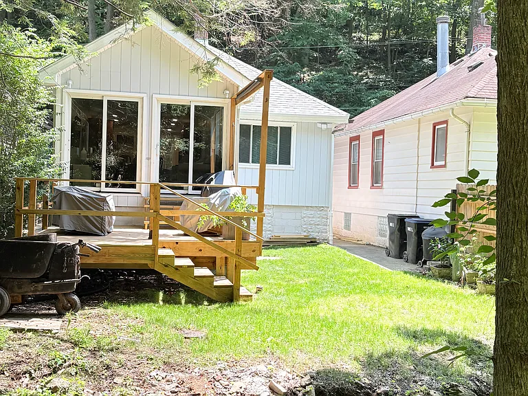 610 Thorn Hollow Rd — Photo 2