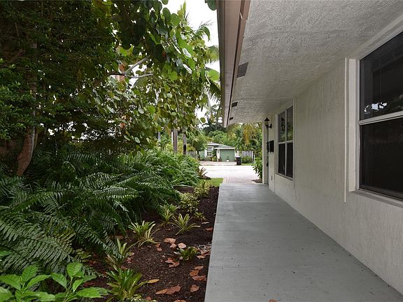 3rd image of 501 SW 17th St #1-2