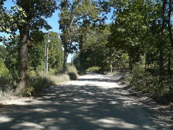 Exterior Neighborhood (street photo)