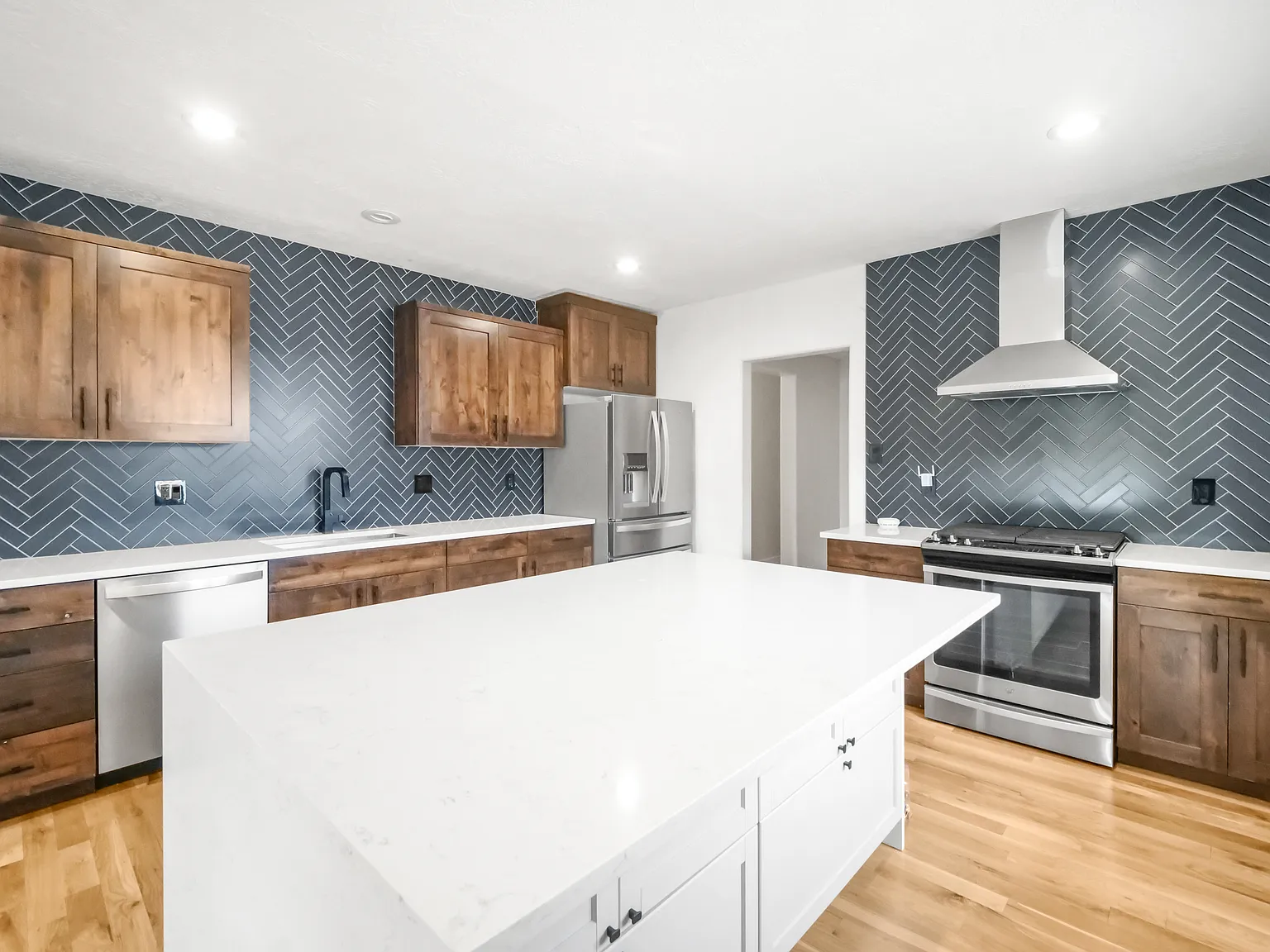 5 bed, 2287 sqft, $3,750 — Photo 3
