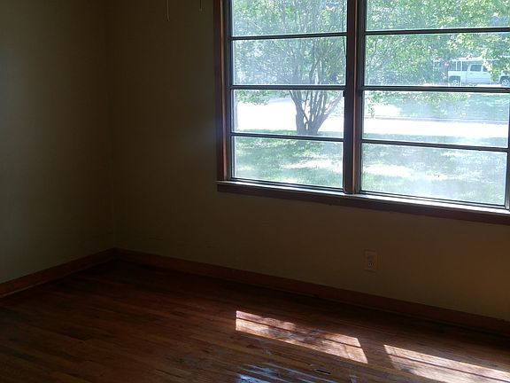 3rd image of 127 Peach Tree Dr