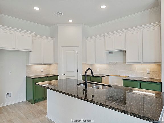 5th image of 6217 Southern Cross Dr