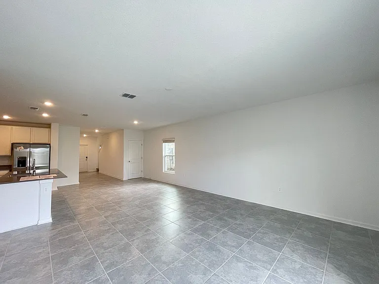343 Heroic Rd — Photo 3