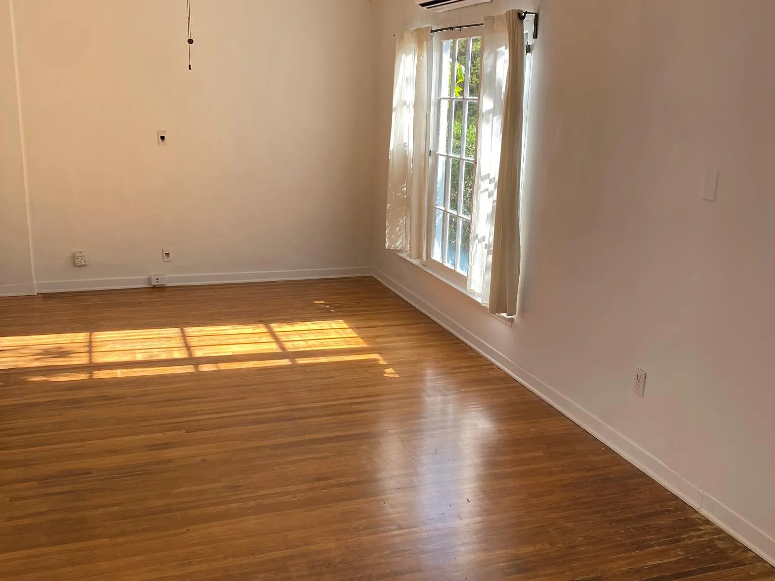 2 bed, 1350 sqft, $4,200 — Photo 4