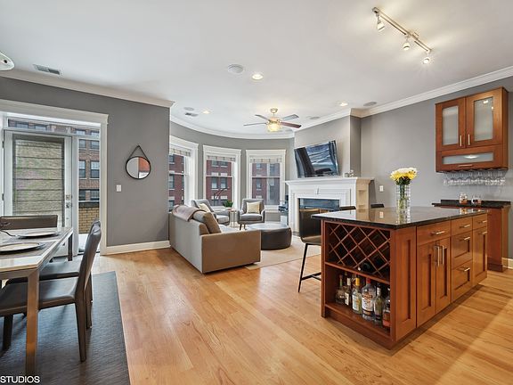 2nd image of 845 W Montrose Ave #3E