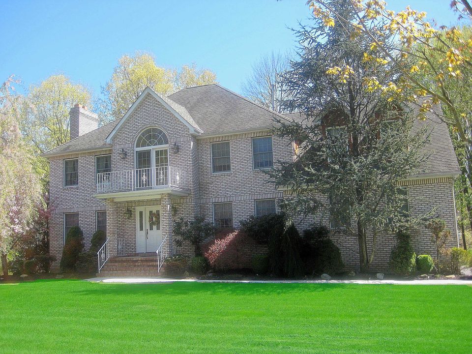 Large Colonial