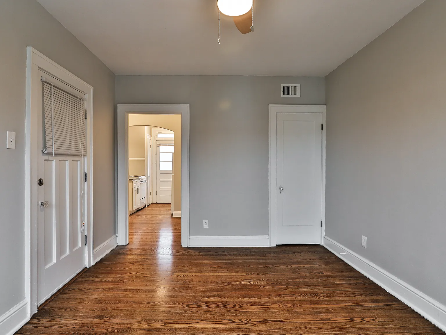 Studio, $650 — Photo 4