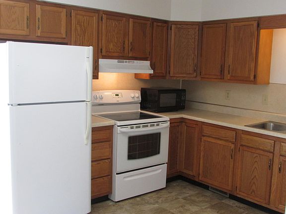 3rd image of 142 6th Dr SE #142