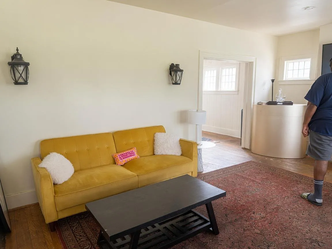 3 bed, 1.0 bath, 2000 sqft, $1,139 — Photo 3