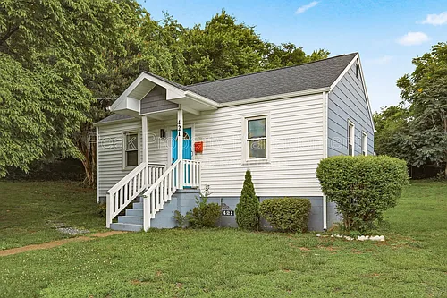 421 Saint Luke St Photo 1