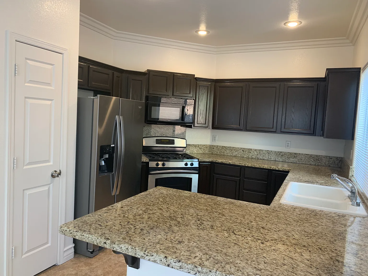 3 bed, 1395 sqft, $2,125 — Photo 4