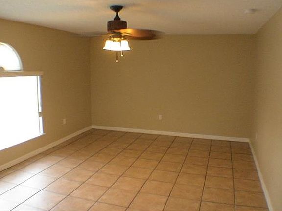4th image of 301 Clermont Dr