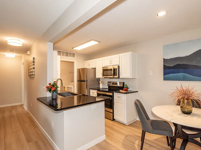 Lumina Apartments — Photo 25
