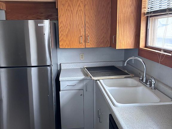 5th image of 710 W Thrush Ave