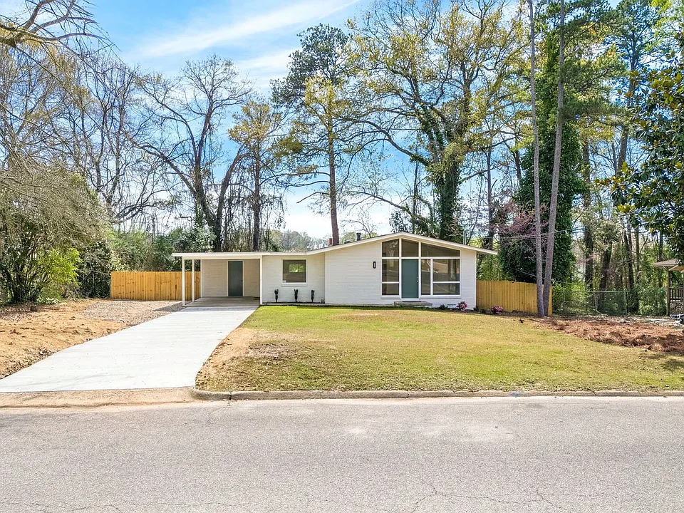 720 Harper Ave