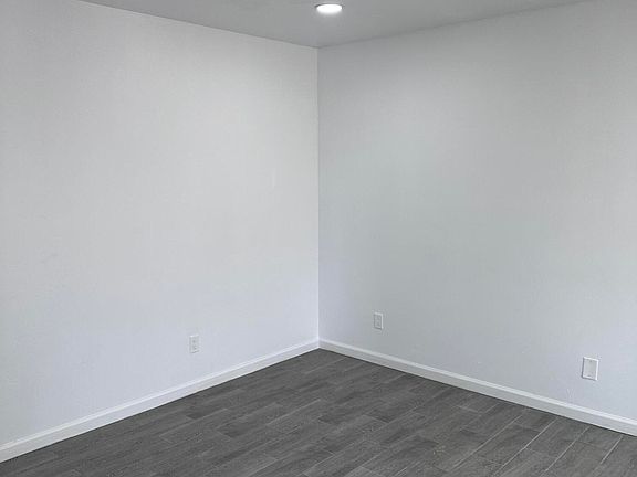 3rd image of 4853 Hernandez Dr