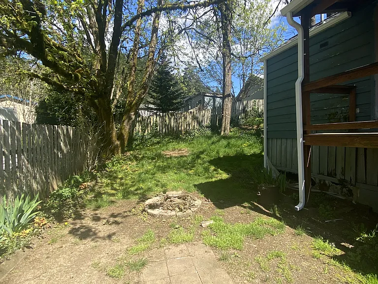1306 W Cota St — Photo 10