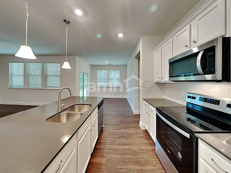 7309 Garrett Ct — Photo 4