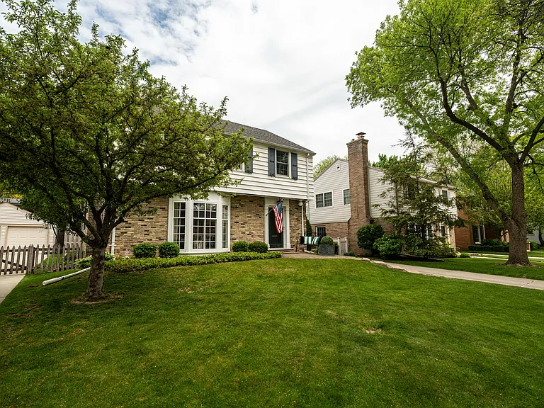 6014 N Kent Ave — Photo 3