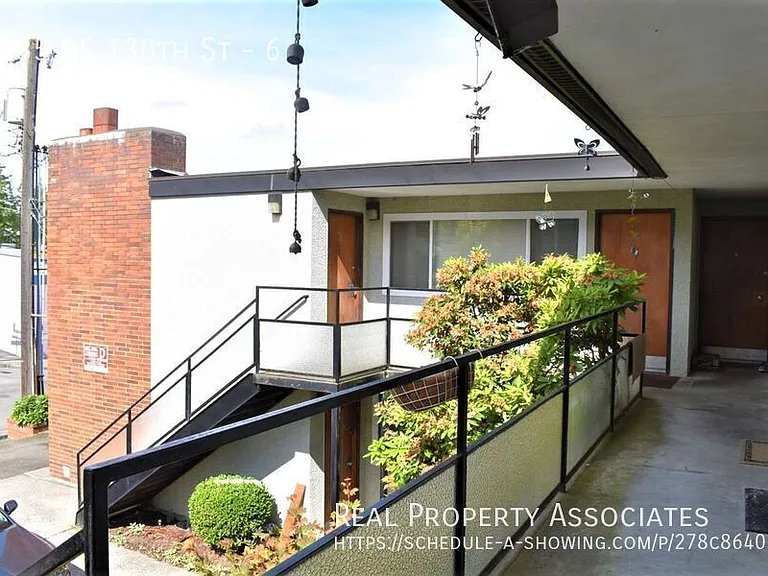 3035 NE 130th St #6 — Photo 1