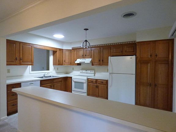 4th image of 146 Knollwood Dr