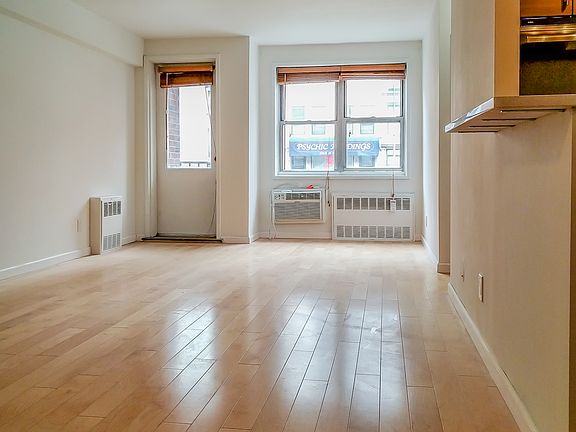 3rd image of 170 W 23rd St Frnt 2