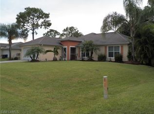 2204 Putter Ln, Lehigh Acres, FL 33971
