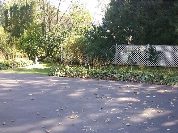 4th image of 230 Juanita Dr