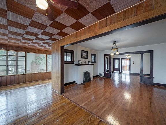 3rd image of 415 W Robinson St