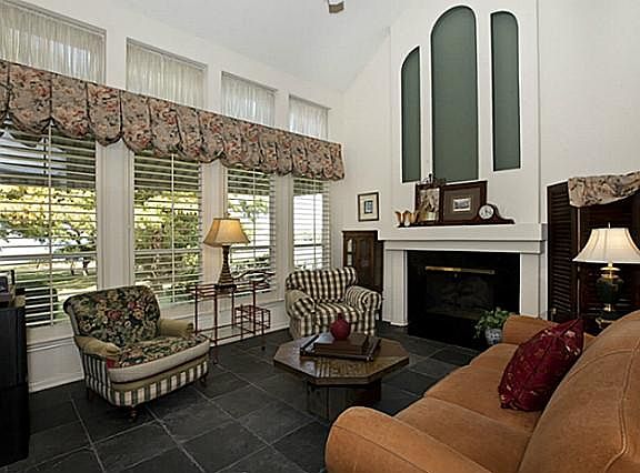 4th image of 707 Sunset Hill Dr