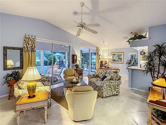 5th image of 25312 Crestwater Dr