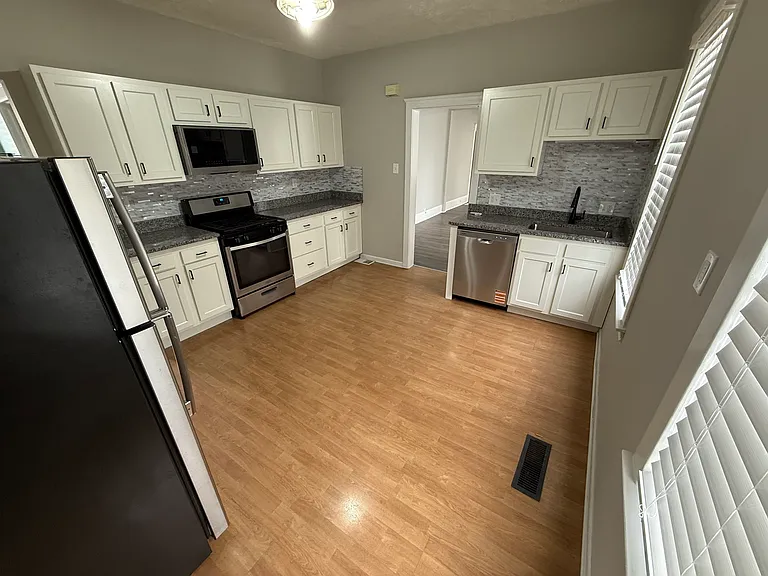 1018 Auburn Ave #LWR — Photo 13