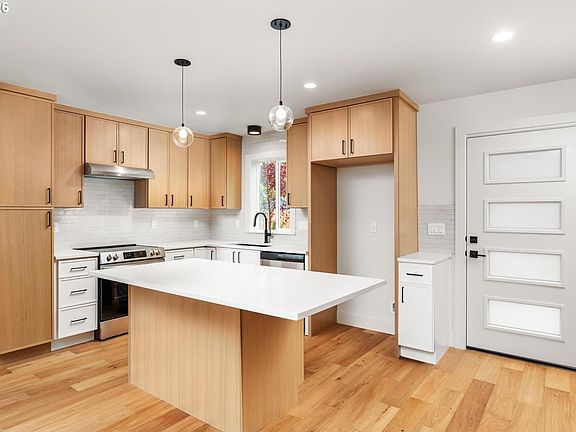 4th image of 5601 SE Bybee Blvd #B