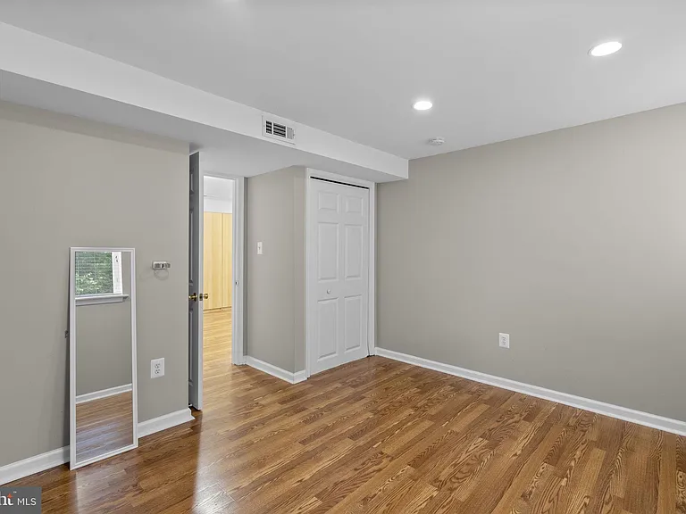 1119 Halesworth Dr — Photo 41
