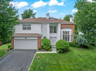 153 Country Club Dr, Commack, NY 11725