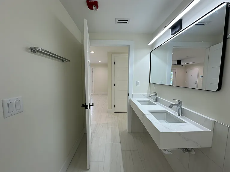 Ocean Reef Apartments — Photo 26