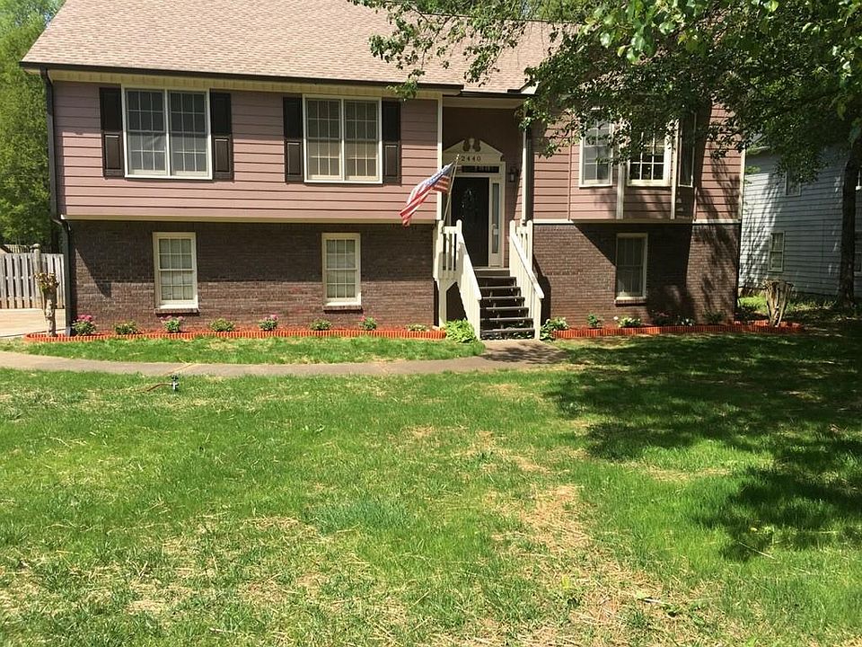 1st image of 2440 Salem Ct SW