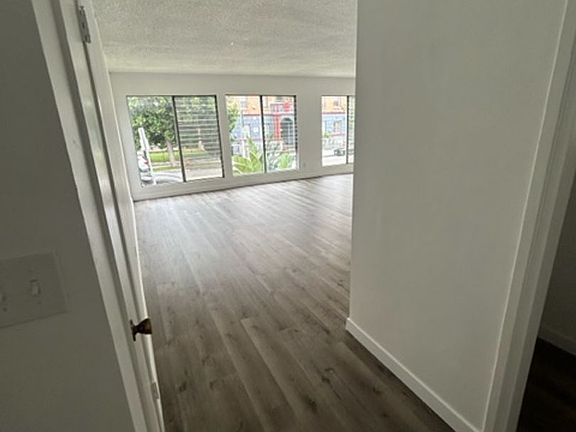 2nd image of 838-844 S Wilton Pl #844-2
