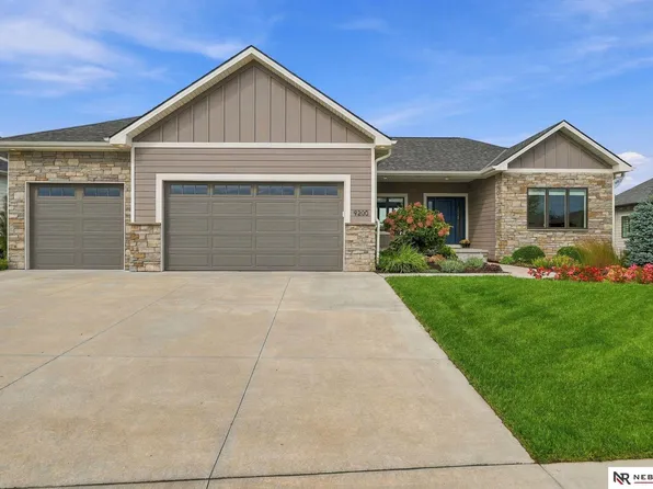 9200 Rattlesnake Rd, Lincoln, NE 68520